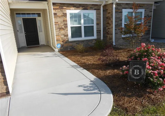 Photo 4 of Townhouse at 210 Oak Pointe Cir, Lumberton, NC 28358 | MLS# 762065 | | Sold on 2026-06-15