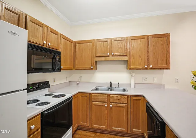 Listing Photo 5 - Condo for sale in building located at 2651 Mellow Field Dr, Raleigh, NC 27604 - Unit #203