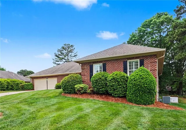 3rd image of 1004 Wentworth Ct, Sanford, NC 27330 | MLS# 761839