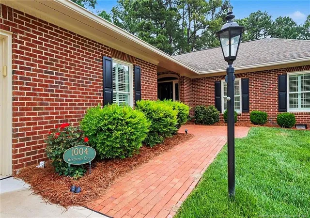 5th image of 1004 Wentworth Ct, Sanford, NC 27330 | MLS# 761839