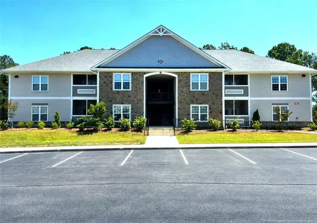 3rd image of 260 Gallery Dr, Spring Lake, NC 28390