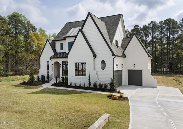 Photo 2 of Single family home for sale at 688 Lynch Rd, Selma, NC 27576 | MLS# 10168597 | Listing updated on 2026-07-18