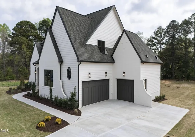 Photo 3 of Single family home for sale at 688 Lynch Rd, Selma, NC 27576 | MLS# 10168597 | Listing updated on 2026-07-18