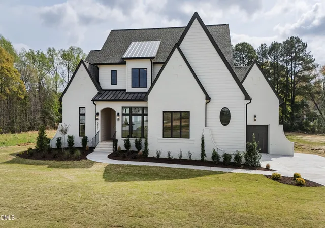 Photo 3 of Single family home for sale at 688 Lynch Rd, Selma, NC 27576 | MLS# 10168597 | Listing updated on 2026-07-18