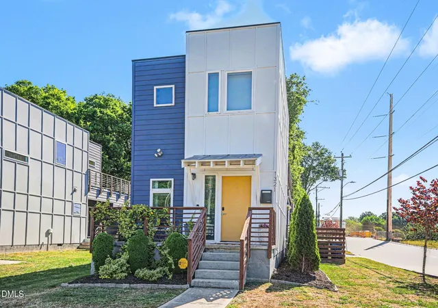 1st image of 1321 S Bloodworth St, Raleigh, NC 27601 | MLS# 10165335