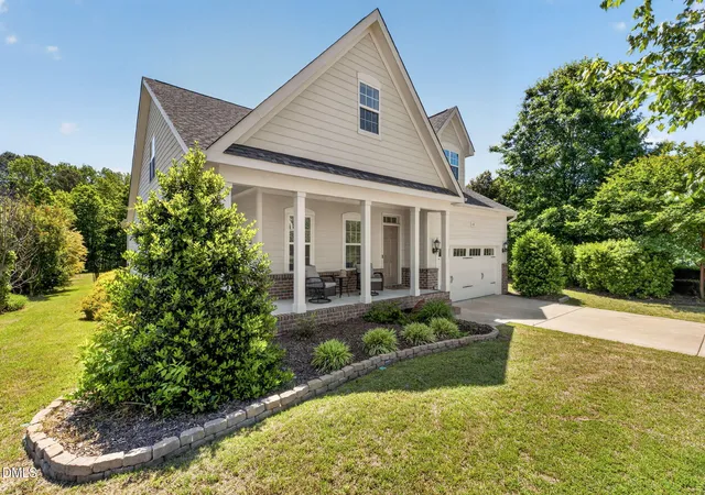 Photo 3 of Single family home for sale at 18 Heathgreen Dr, Clayton, NC 27527 | MLS# 10165806 | Listing updated on 2026-09-07