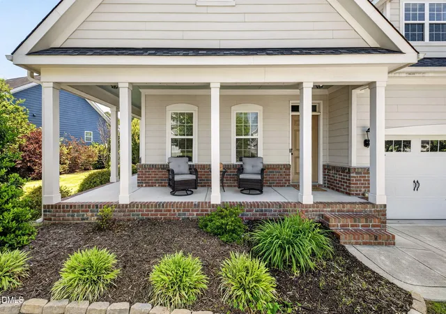Photo 3 of Single family home for sale at 18 Heathgreen Dr, Clayton, NC 27527 | MLS# 10165806 | Listing updated on 2026-09-07