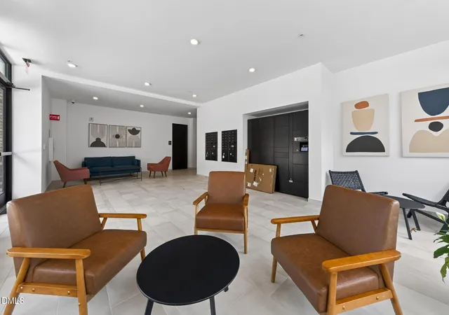 3rd image of 615 W Peace St, Raleigh, NC 27605