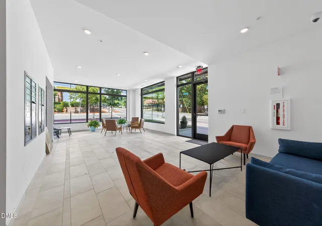 4th image of 615 W Peace St, Raleigh, NC 27605