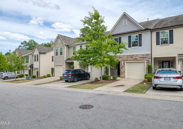 2nd image of 72 E Grove Point Dr, Archer Lodge, NC 27527 | MLS# 10165723