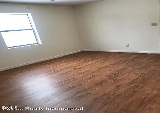2nd image of 1421 Cherrycrest Dr, Durham, NC 27704 | MLS# 10178490