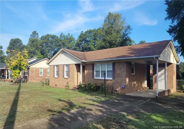 Photo 2 of Single family home for sale at 952 Kaywood Dr, Fayetteville, NC 28311 | MLS# 762188 | Listing updated on 2026-09-20
