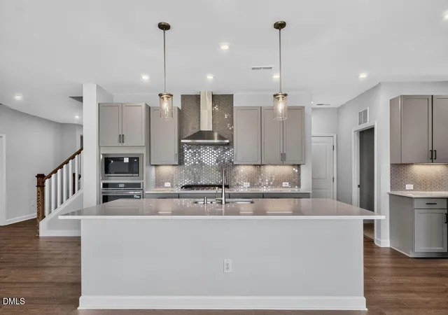 Photo 3 of Single family home for sale at 40 Reflection Pkwy, Fuquay Varina, NC 27526 | MLS# 10166139 | Listing updated on 2026-09-14