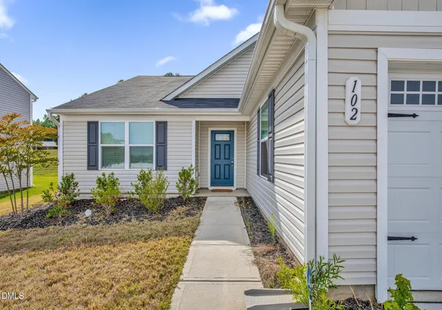 Photo 3 of Single family home for sale at 102 Fairfield Grv Ct, Sanford, NC 27330 | MLS# 10166303 | Listing updated on 2026-09-18