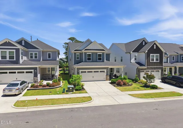 Photo 3 of Single family home for sale at 2081 Florine Dr, Apex, NC 27502 | MLS# 10168209 | Listing updated on 2026-08-31