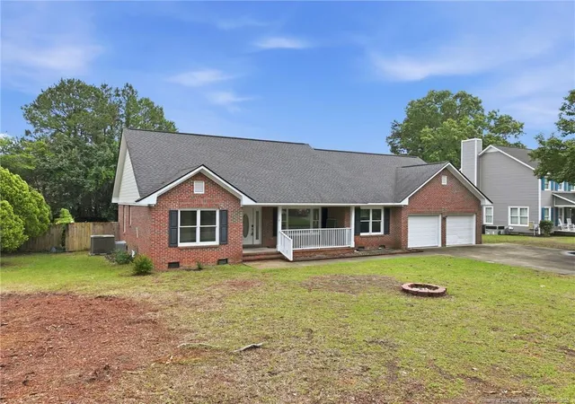 Photo 3 of Single family home for sale at 1967 Oakview Dr, Fayetteville, NC 28304 | MLS# 762494 | Listing updated on 2026-07-20