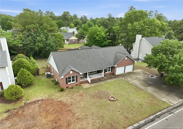 Photo 4 of Single family home for sale at 1967 Oakview Dr, Fayetteville, NC 28304 | MLS# 762494 | Listing updated on 2026-07-20