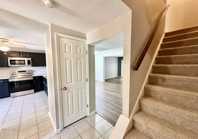 3rd image of 108 E Chalfont Wy, Cary, NC 27513 | MLS# 10166858