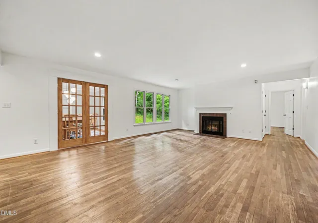 3rd image of 213 Hillsborough St, Chapel Hill, NC 27514 | MLS# 10169542