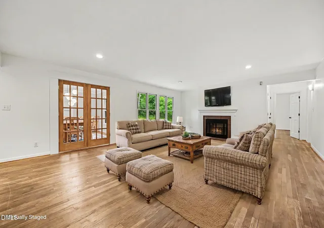 4th image of 213 Hillsborough St, Chapel Hill, NC 27514 | MLS# 10169542