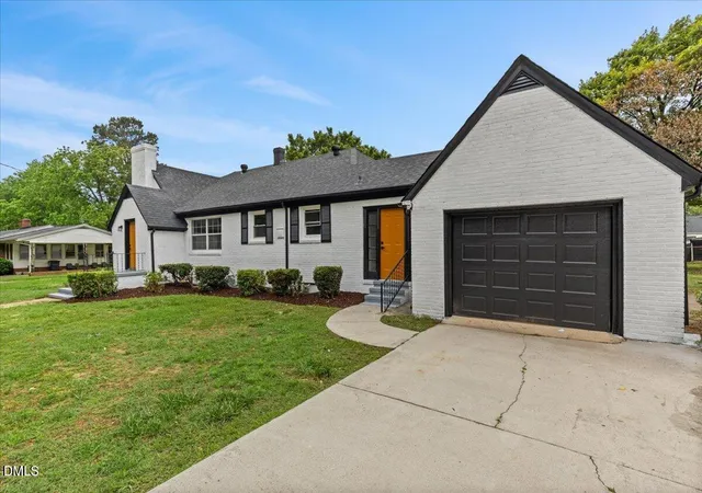 Homes for sale in Henderson, NC | 157 N Elizabeth St, Henderson, NC 27536 | MLS# 10169448