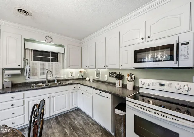 Photo 3 of Sale Pending at 1766 Robinhood Dr, Burlington, NC 27217 | MLS# 10172343 | Listing updated on 2026-09-17