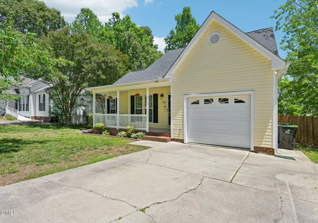 Photo 3 of Sale Pending at 104 Spinel Ln, Knightdale, NC 27545 | MLS# 10167942 | Listing updated on 2026-09-24