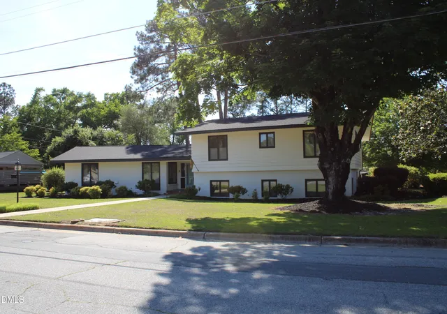 2nd image of 1607 Lakeshore Dr, Dunn, NC 28334 | MLS# 10167961