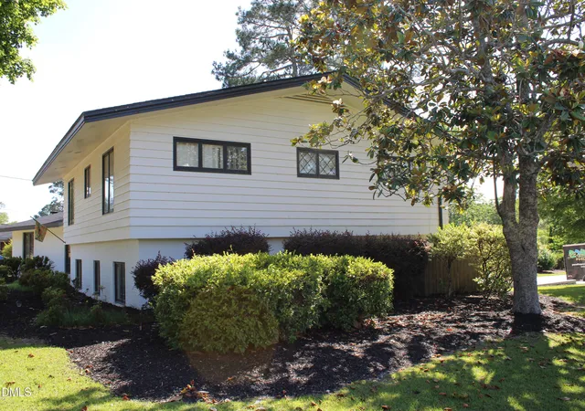 3rd image of 1607 Lakeshore Dr, Dunn, NC 28334 | MLS# 10167961