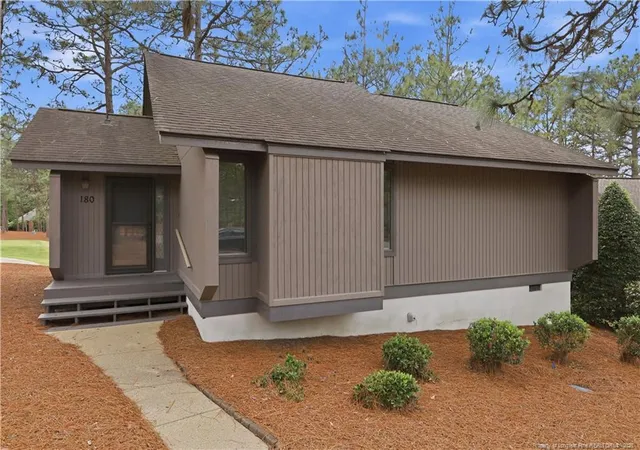 Homes for sale in Pinehurst, NC | 180 Barton Hills Ct, Pinehurst, NC 28374 | MLS# 762598