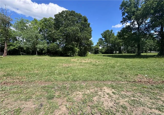 Homes for sale in Lumberton, NC | 305 S Seneca St, Lumberton, NC 28358 | MLS# 762681