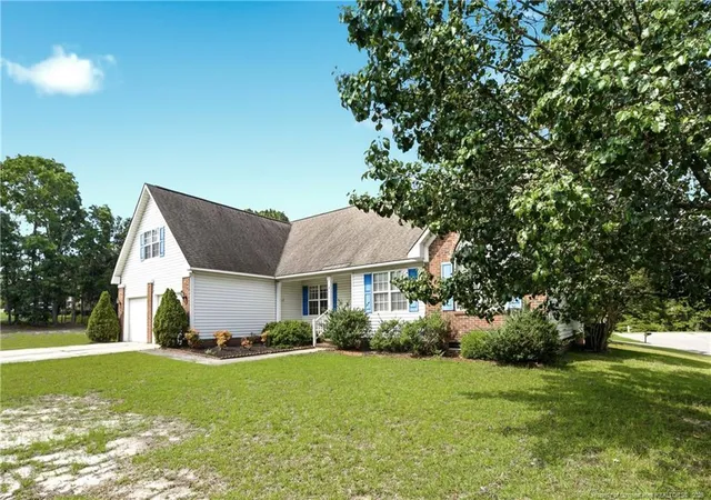 2nd image of 8229 Foxtrail Dr, Fayetteville, NC 28311 | MLS# 762715