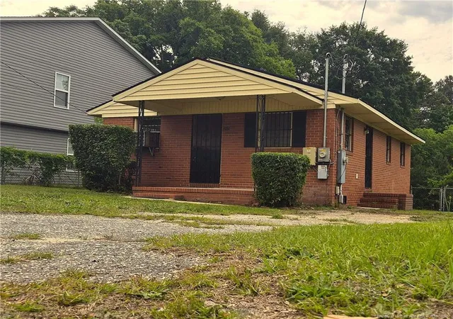 Photo 2 of Single family home for sale at 909 Rochester Dr, Fayetteville, NC 28305 | MLS# 762669 | Listing updated on 2026-08-02