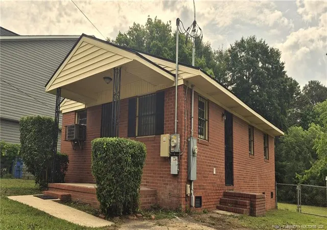 Photo 3 of Single family home for sale at 909 Rochester Dr, Fayetteville, NC 28305 | MLS# 762669 | Listing updated on 2026-08-02