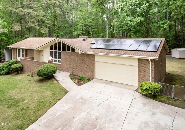 Photo 4 of Sale Pending at 221 Obie Dr, Durham, NC 27713 | MLS# 10168045 | Listing updated on 2026-09-16