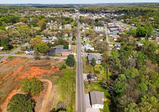 5th image of 915 W 3Rd St, Siler City, NC 27344 | MLS# 10170553