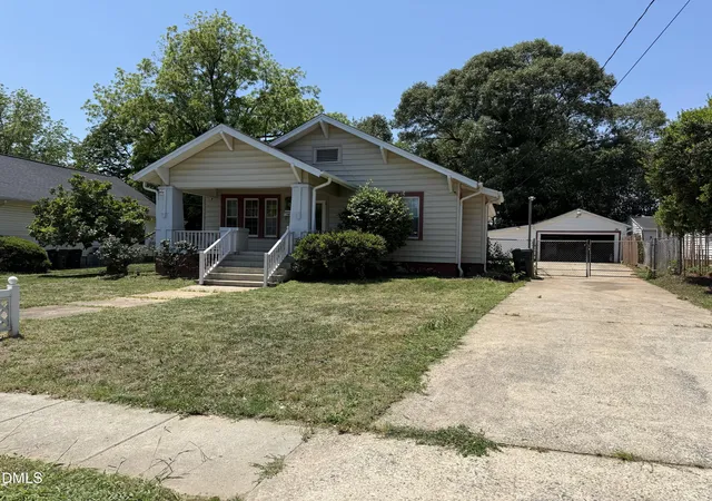 Photo 2 of Single family home for sale at 116 Glenwood Dr, Burlington, NC 27215 | MLS# 10168208 | Listing updated on 2026-07-18