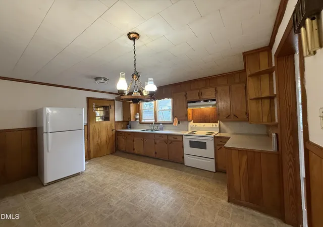 Photo 3 of Single family home for sale at 116 Glenwood Dr, Burlington, NC 27215 | MLS# 10168208 | Listing updated on 2026-07-18
