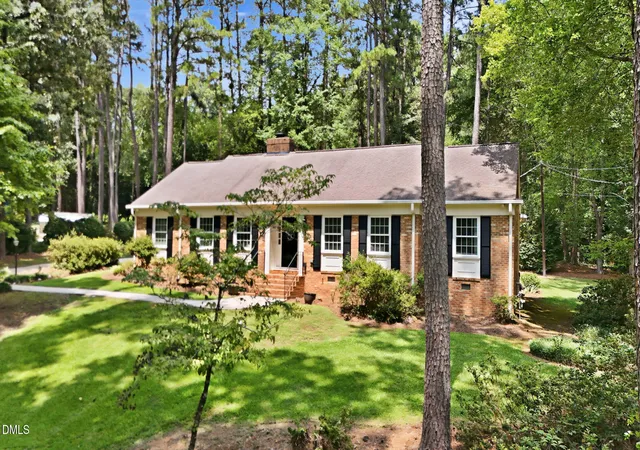 2nd image of 1508 Lord Ashley Dr, Sanford, NC 27330 | MLS# 10183421