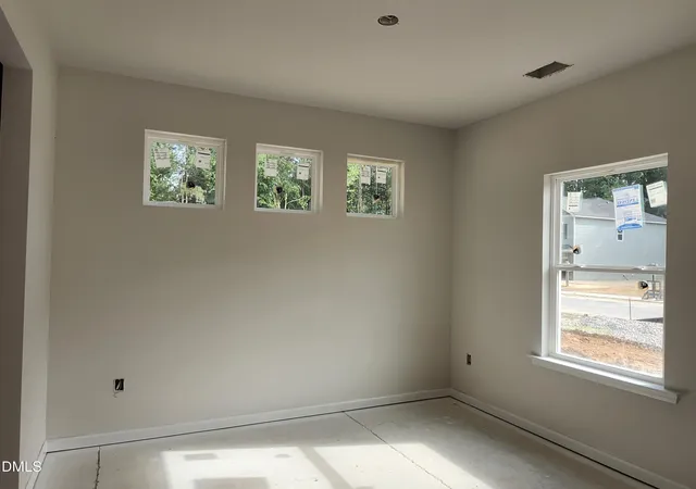 Photo 4 of Sale Pending at 1673 Elk Run Dr, Fayetteville, NC 28312 | MLS# 10168348 | Listing updated on 2026-07-18