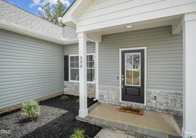 Photo 4 of Single family home for sale at 308 Creeks Edge Dr, Pikeville, NC 27863 | MLS# 10168838 | Listing updated on 2026-09-20