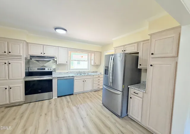 3rd image of 2607 Antoine Dr, Greensboro, NC 27407 | MLS# 10168720