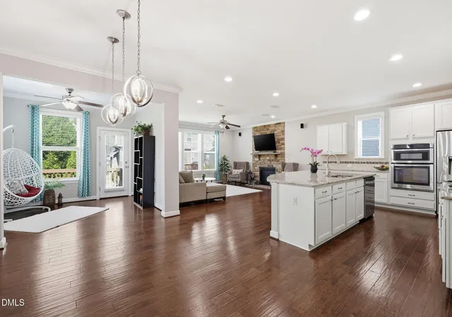 Photo 4 of Single family home for sale at 3910 Glorybower Way, Apex, NC 27502 | MLS# 10168806 | Listing updated on 2026-07-18