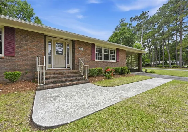 Photo 3 of Sale Pending at 246 Oak St, Wallace, NC 28466 | MLS# 762197 | Listing updated on 2026-07-18