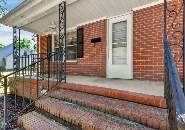 Photo 3 of Sale Pending at 210 Bagwell St, Garner, NC 27529 | MLS# 10169317 | Listing updated on 2026-09-07