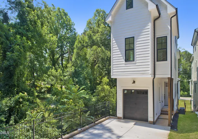 Photo 3 of Single family home for sale at 502 W Chatham St, Apex, NC 27502 | MLS# 10169146 | Listing updated on 2026-09-20