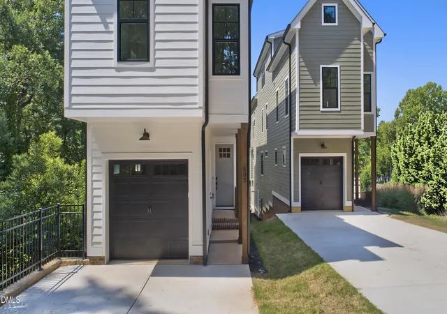 Photo 4 of Single family home for sale at 502 W Chatham St, Apex, NC 27502 | MLS# 10169146 | Listing updated on 2026-09-20