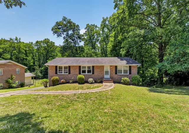 Photo 2 of Single family home for sale at 1224 Pineview Dr, Raleigh, NC 27606 | MLS# 10170109 | Listing updated on 2026-09-03