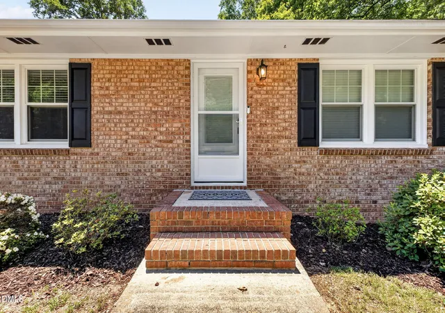 Photo 3 of Single family home for sale at 1224 Pineview Dr, Raleigh, NC 27606 | MLS# 10170109 | Listing updated on 2026-09-03