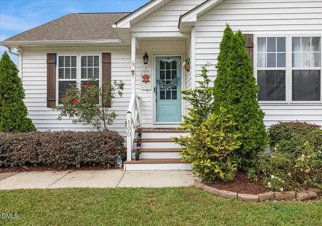 Photo 3 of Single family home for sale at 100 Stoney Crk Cir, Smithfield, NC 27577 | MLS# 10172170 | Listing updated on 2026-07-27
